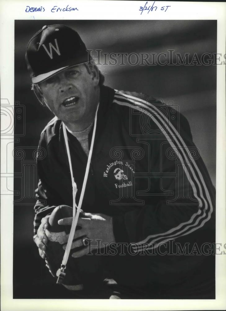 1987 Press Photo Dennis Erickson-Washington State Football Coach Grips Ball - Historic Images