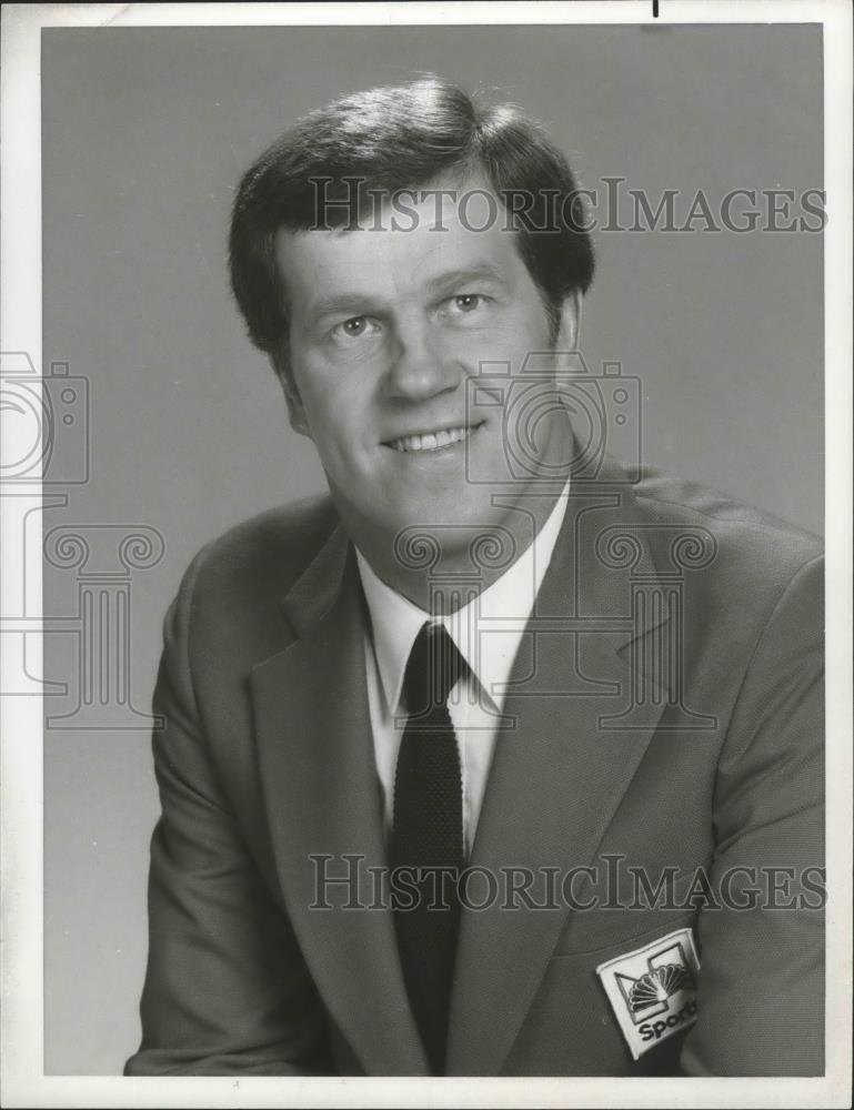 1982 Press Photo Tony Kubek-NBC Sports Basketball Sportscaster in Suit - Historic Images