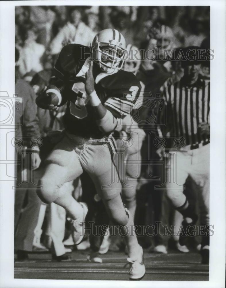 1992 Press Photo Eugene King-Football Player Takes Off Down Field With Ball - Historic Images