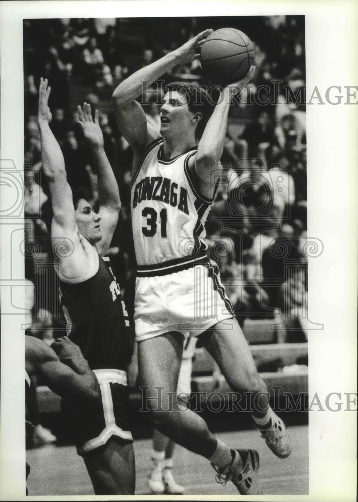 1990 Press Photo Brian Frederickson-Gonzaga Basketball Player Flies Down Lane - Historic Images