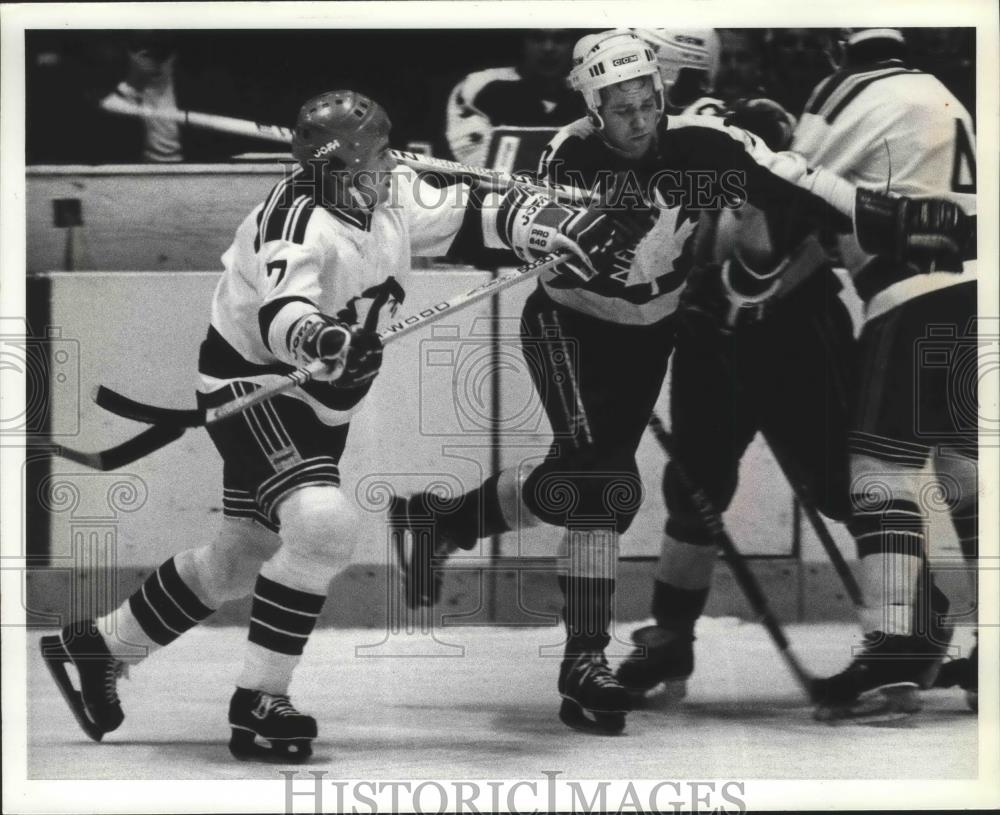 1982 Press Photo Hockey player Gary Harpell - sps04690 - Historic Images