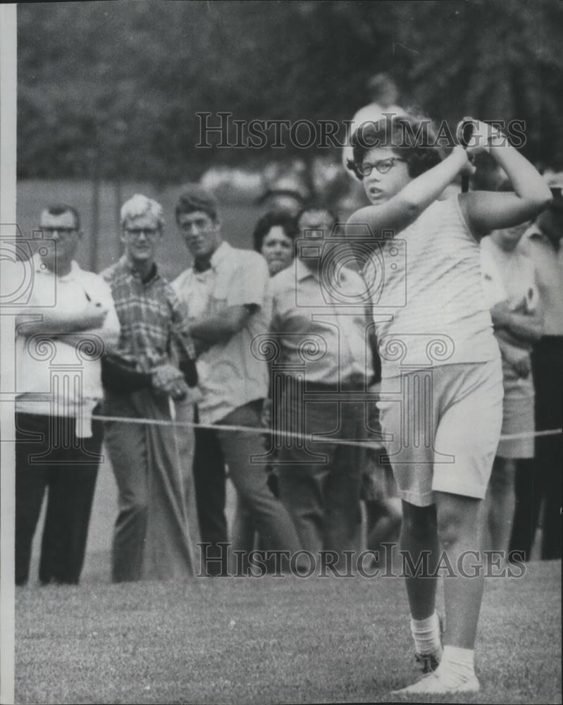 1967 Press Photo Ten-year-old Beverly Klass, young professional golfer - Historic Images