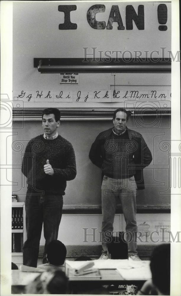 1989 Press Photo Ex-Seattle Seahawks football players Jim Zorn & Bob Newton - Historic Images