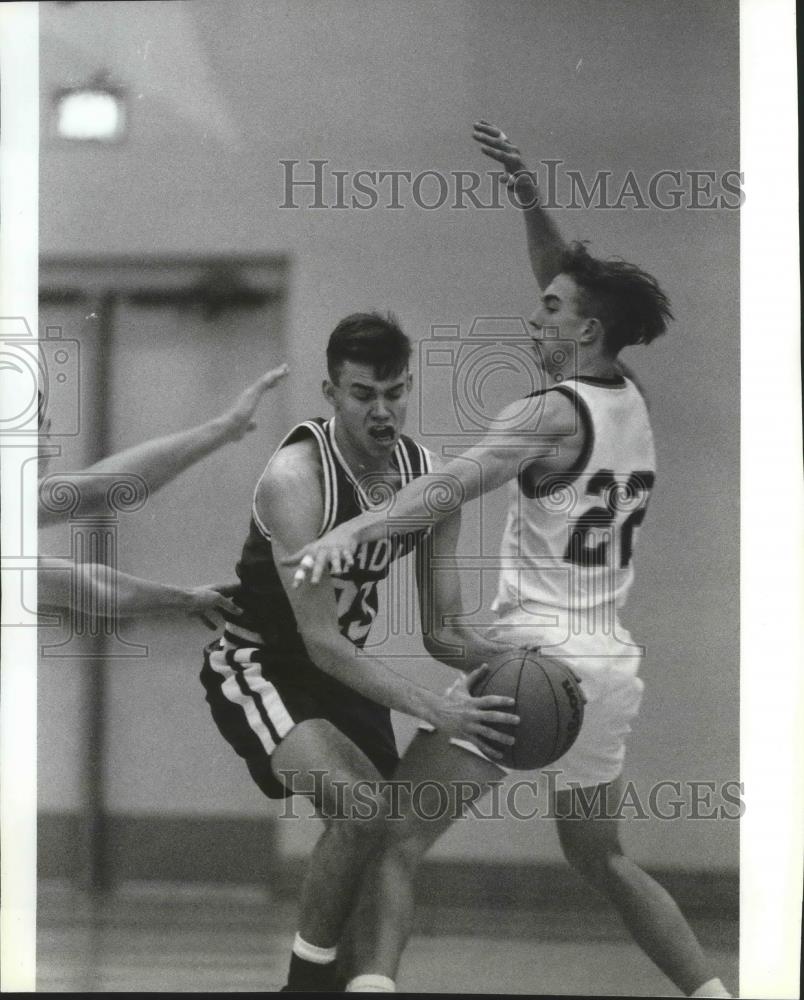 1992 Press Photo Shadle Park basketball player, Rocky Kirwin, in action - Historic Images