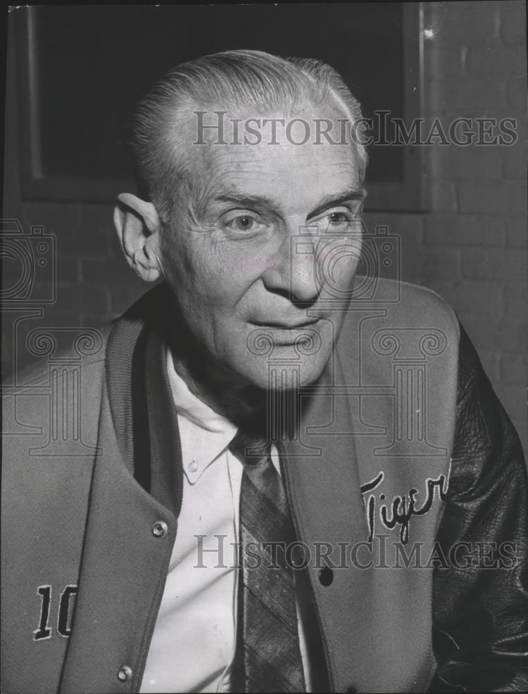 1983 Press Photo Basketball player Squinty Hunter - sps05095 - Historic Images