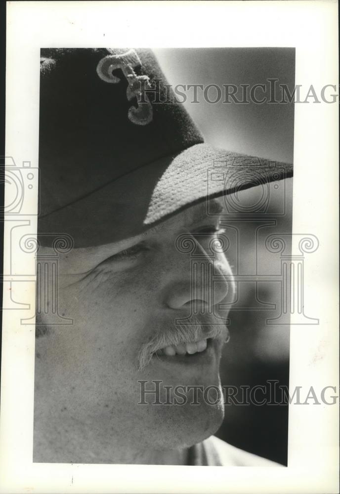 1982 Press Photo Softball player Ted Farr - sps05172 - Historic Images