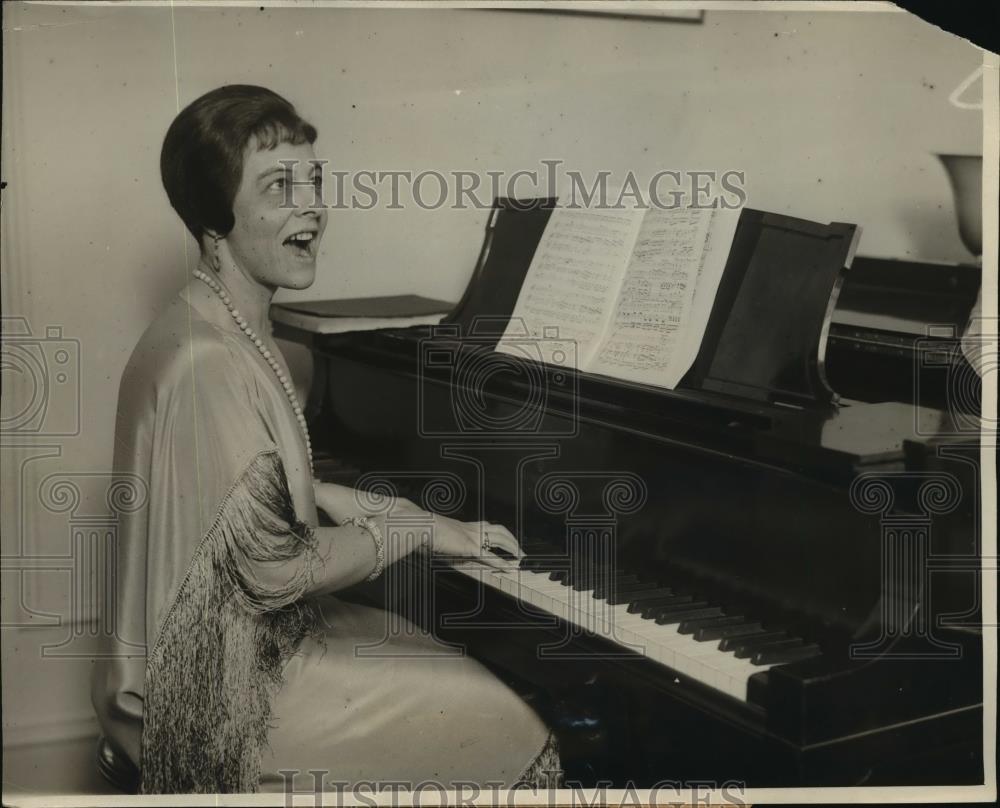 1926 Press Photo New York Mrs. Helen Lee Simonson Opera Soprano Singer NYC - Historic Images