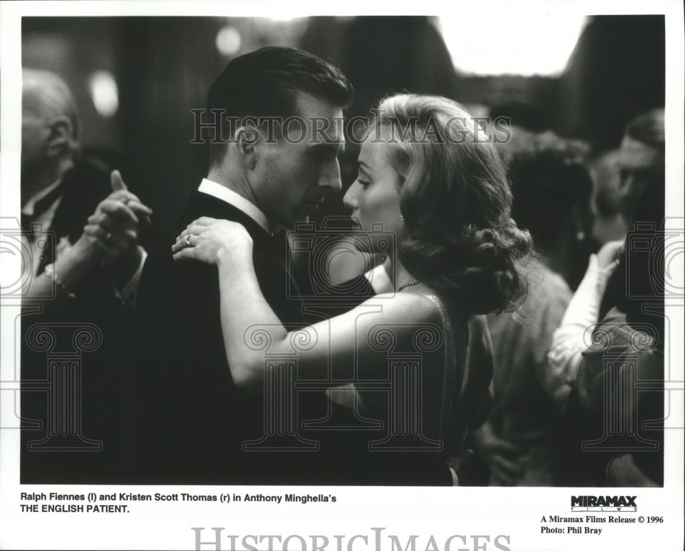 1993 Press Photo Ralph Fiennes and Kristen Scott Thomas in The English -  Historic Images