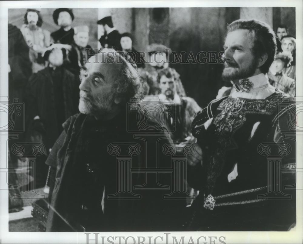 1981 Press Photo Warren Mitchell & John Franklyn-Robbins in Merchant of Venice. - Historic Images