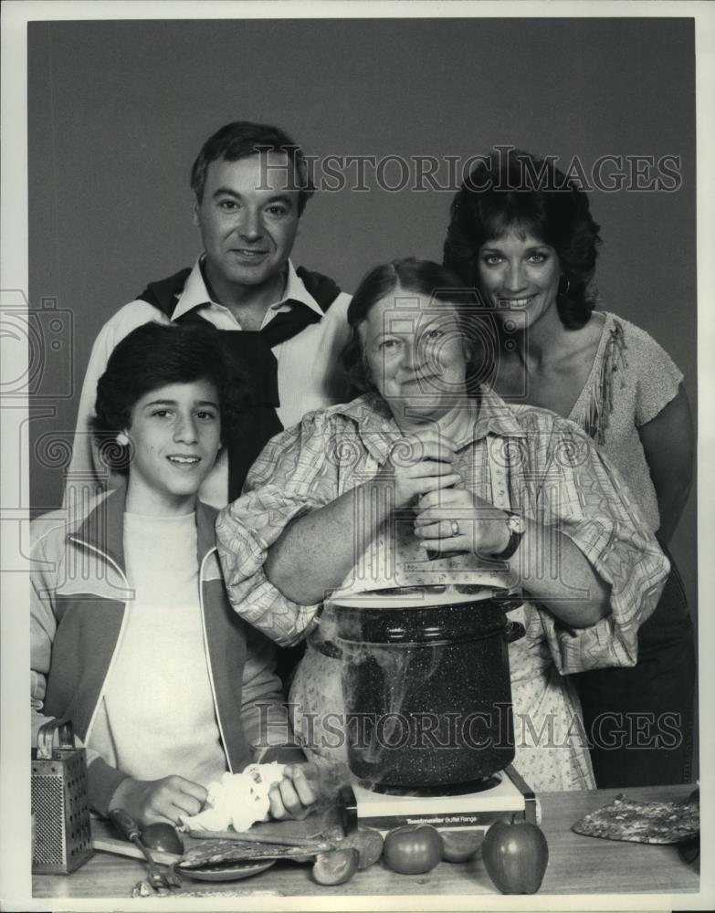 1984 Press Photo Evan Richards, Lila Kaye & Randee Heller in Mama Malone. - Historic Images