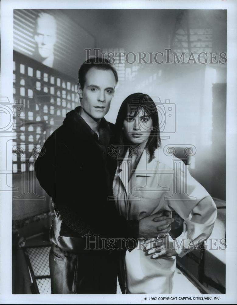 1987 Press Photo Amanda Pays and Matt Frewer in a scene from Max Headr ...
