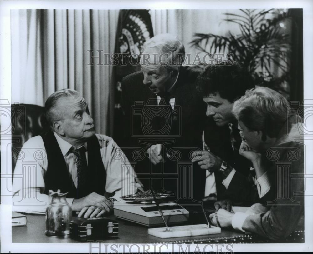 1989 Press Photo George C. Scott, Conrad Bain & Robin Thomas in Mr. President. - Historic Images