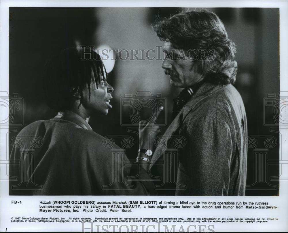 1987 Press Photo Whoopi Goldberg and Sam Elliott in a scene from Fatal Beauty. - Historic Images