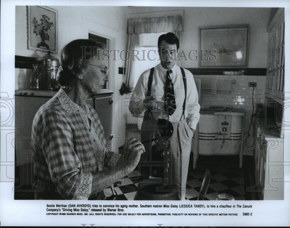 1989 Press Photo Dan Aykroyd and Jessica Tandy star in Driving Miss Daisy. - Historic Images