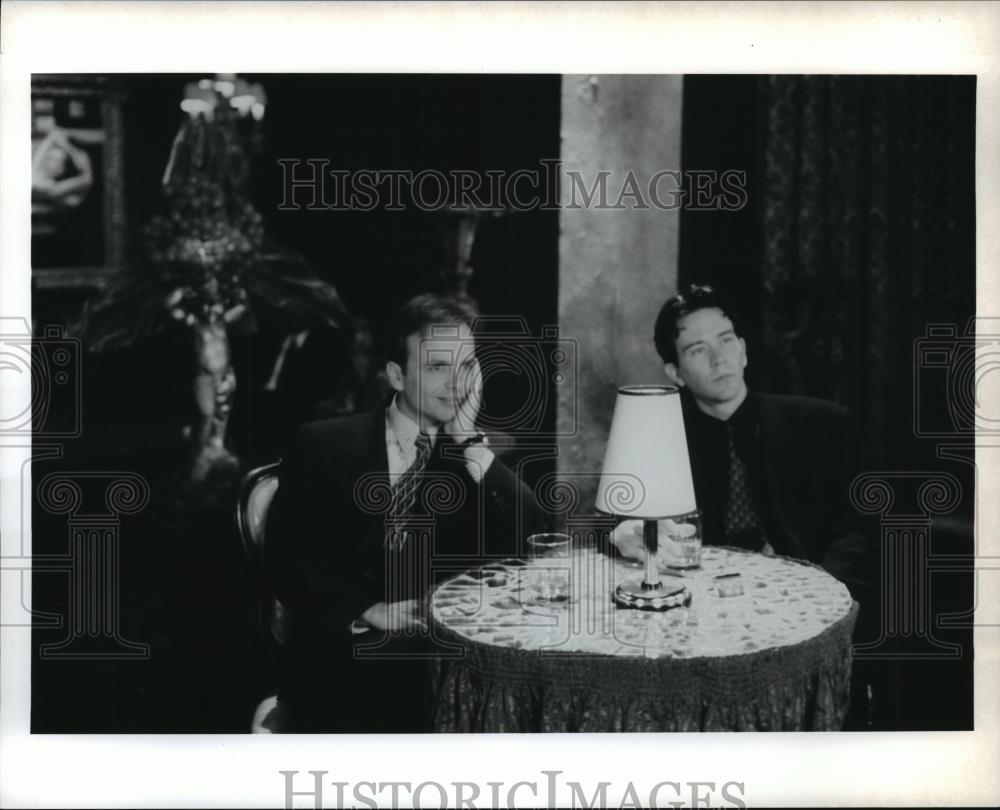 1994 Press Photo Timothy Hutton and Joe Pantoliano on set of The Last Word. - Historic Images