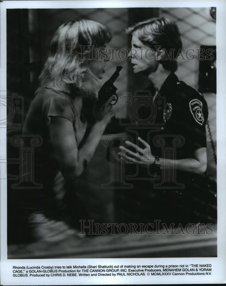 1985 Press Photo Lucinda Crosby and Shari Sattruck star in The Naked Cage.