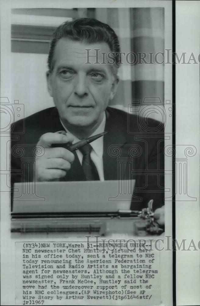 1967 Press Photo NBC Newscaster Chet Huntley in his office - spw05291 - Historic Images