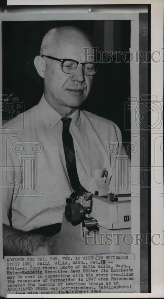 1965 Press Photo News Editor Jim Hutcheson of Walla Walla, Washington - spw05304 - Historic Images