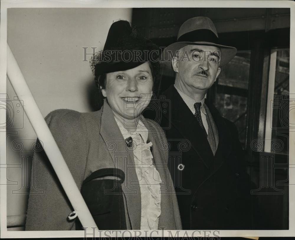 1941 Press Photo New York Hector Dassonville Arrives on Santa Clara NYC - Historic Images