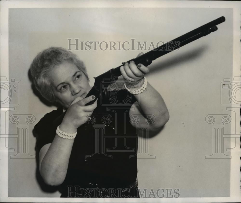 1940 Press Photo New York Mothers&#39; Legion to Shoot Parachutists NYC - neny14962 - Historic Images