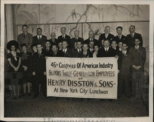1940 Press Photo New York Employees of Henry Disston Co. Philadelphia NYC - Historic Images
