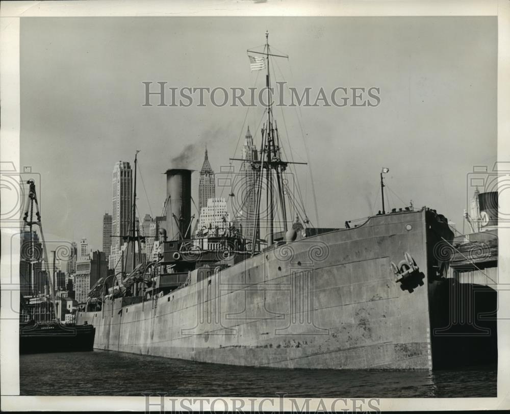 1941 Press Photo New York Russian Freighter Petrovski NYC - neny15304 - Historic Images