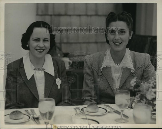 1941 Press Photo New York Society's Mrs J Noyes, Mrs Ed Hutton in NYC - Historic Images