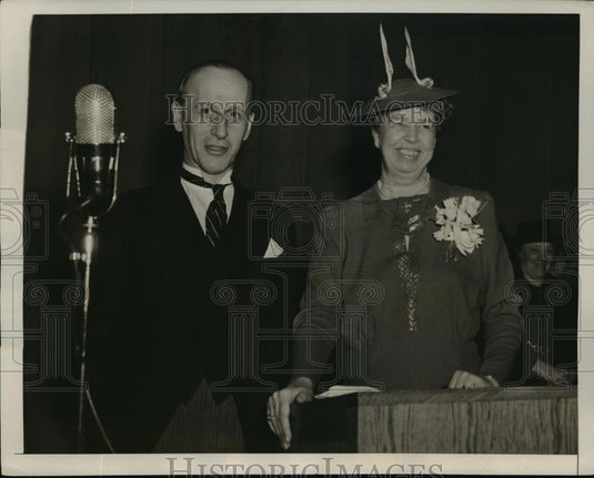 1941 Press Photo New York Mrs Frankilin Roosevelt, G Shuster Hunter College NYC - Historic Images