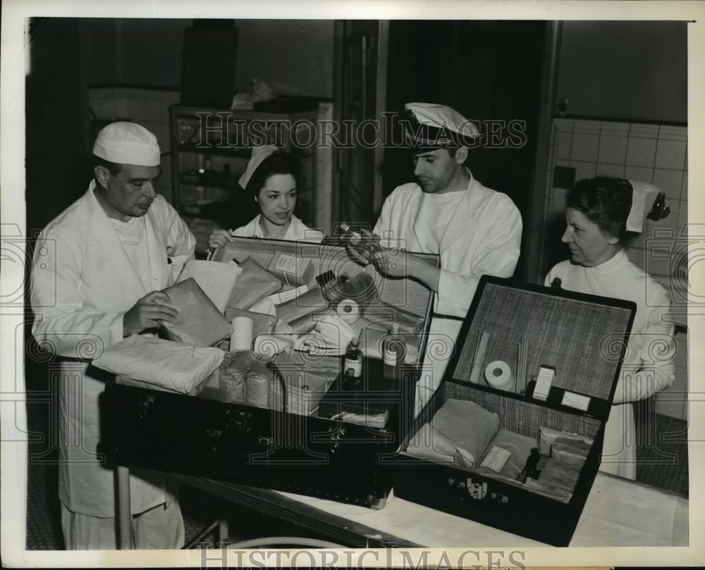 1941 Press Photo New York Dr Condict W Cutler, nurse Vanderbeek NYC  - neny15549 - Historic Images