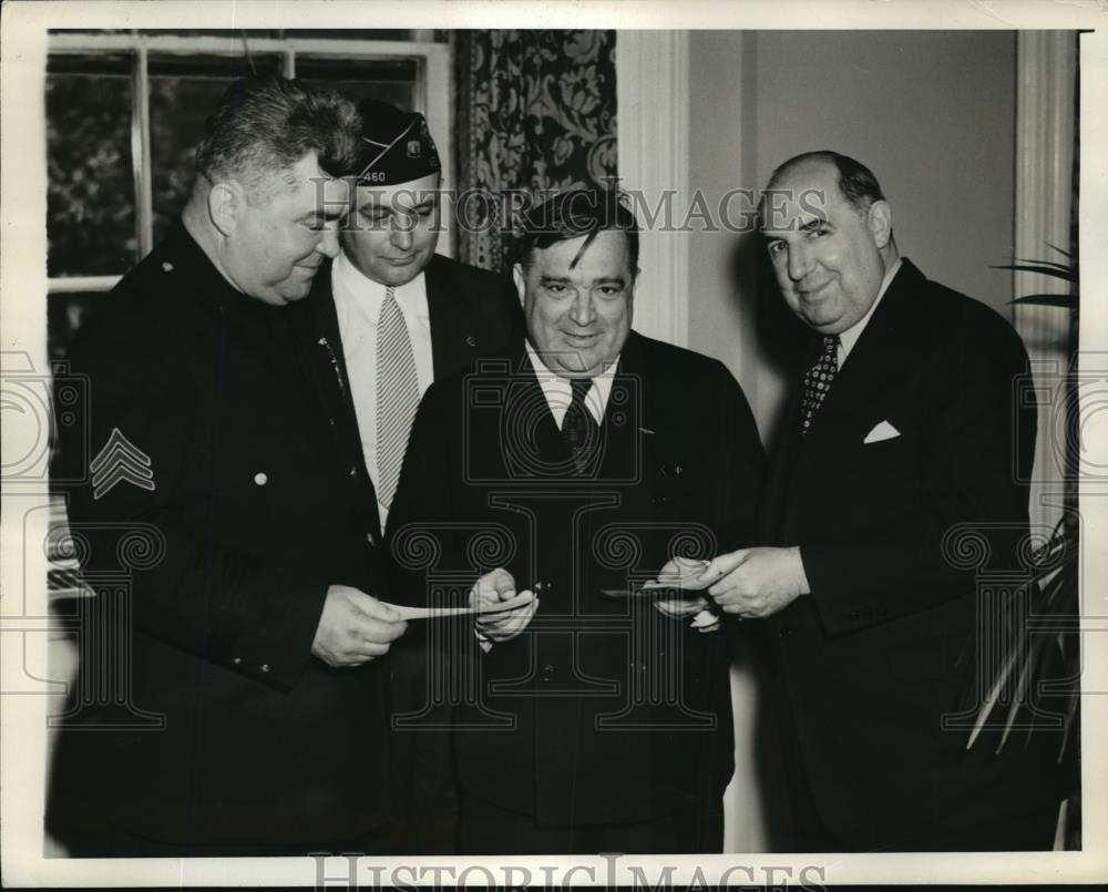 1941 Press Photo New York Commander John J Lawlor &amp;  Defense Bonds NYC - Historic Images