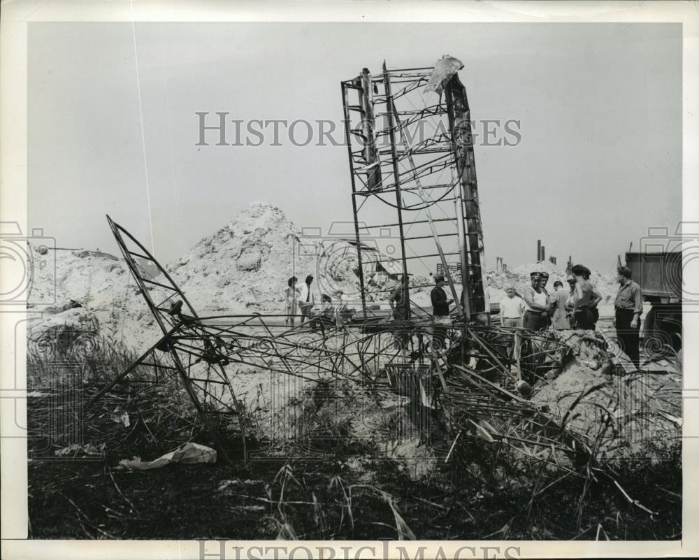 1941 Press Photo New York Two Hurt in Forced Landing NYC - neny15568 - Historic Images