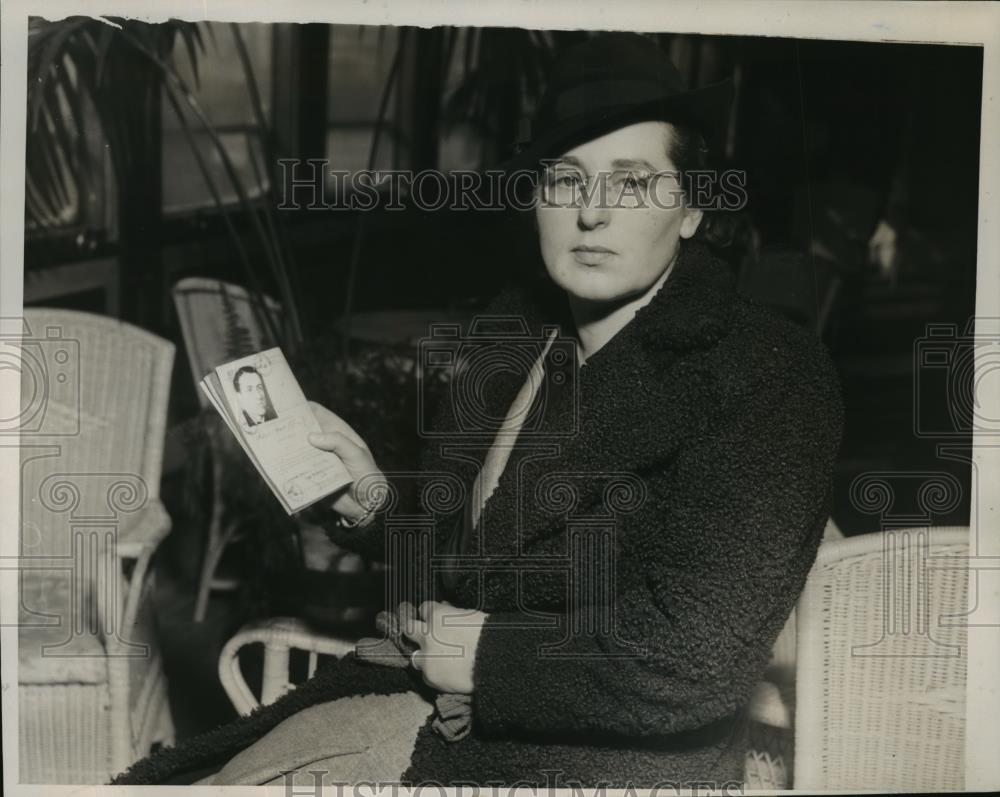 1940 Press Photo New York Alice Bender Arrives on HMS Scythia NYC - neny15673 - Historic Images