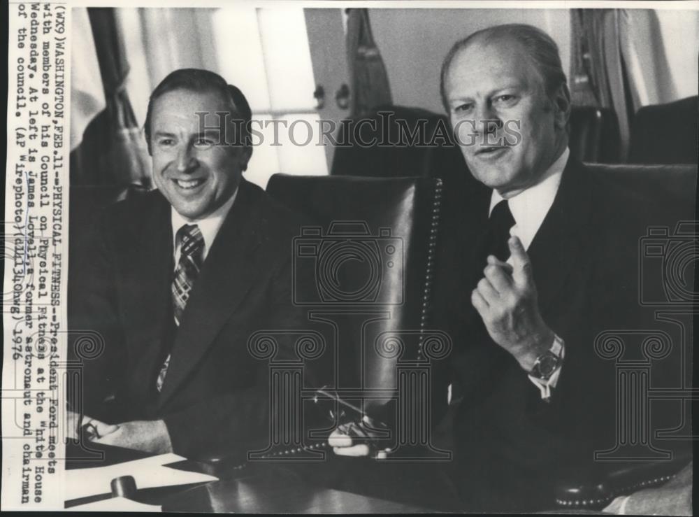 1976 Press Photo President Ford with James Lovell at the White House - spw05788 - Historic Images