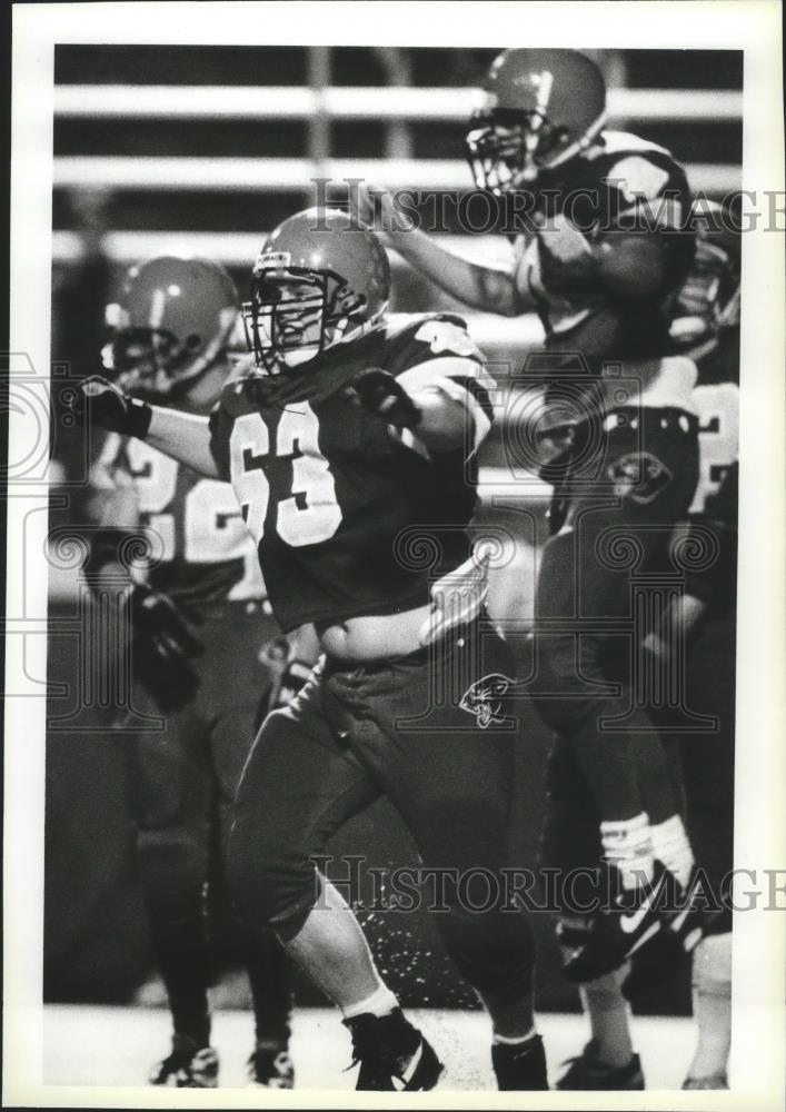 1992 Press Photo Football player Austin Fager celebrates a Mead goal-line stand - Historic Images