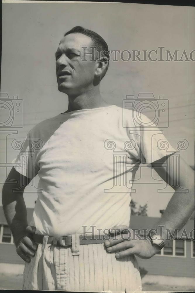 1949 Press Photo Gonzaga Prep football coach, Bill Frazier - sps05258 - Historic Images