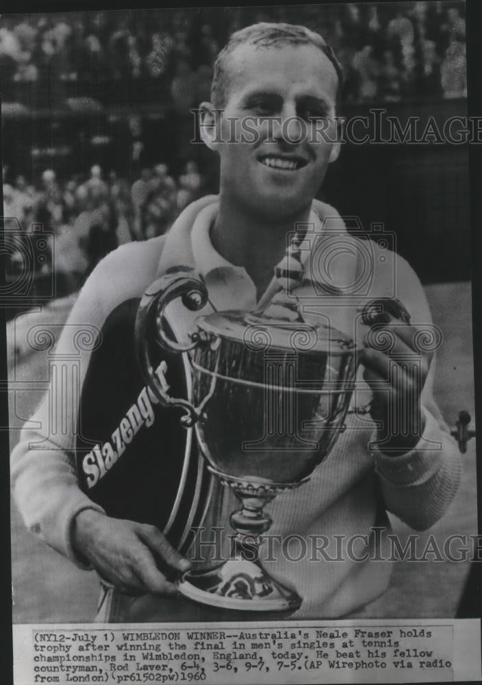 1960 Press Photo Neale Fraser holds men&#39;s tennis singles championship trophy - Historic Images