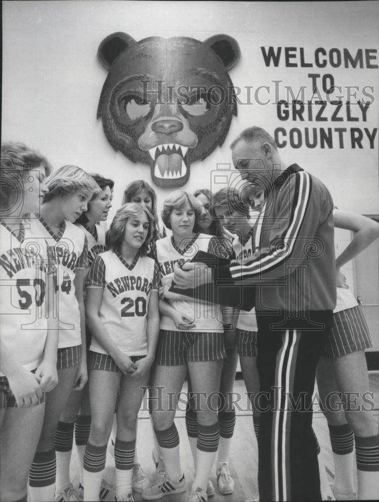 1978 Press Photo Basketball coach Bill Hays and team - sps05284 - Historic Images