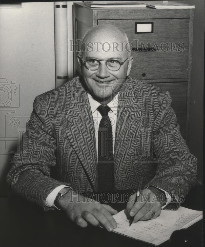 1957 Press Photo Harlan Hodges, University of Idaho head basketball coach - Historic Images