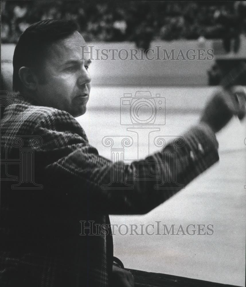 1975 Press Photo Spokane Flyers hockey coach, Tom Hodges - sps05403 - Historic Images