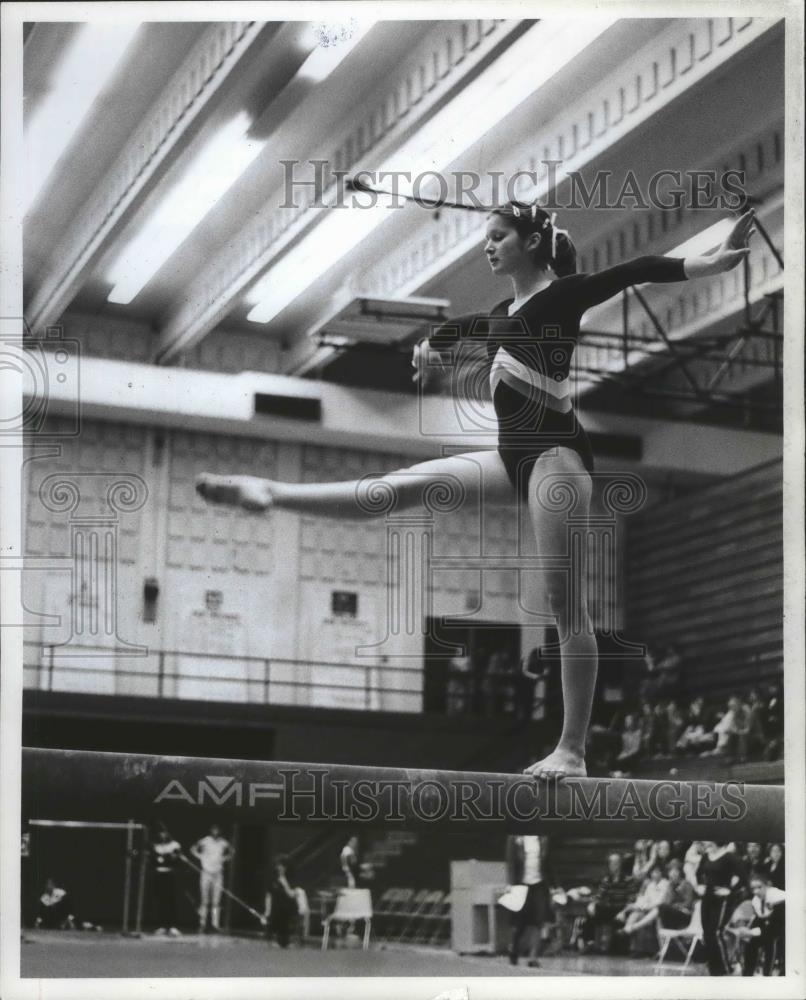 1981 Press Photo Sara Gustafson, University of Oregon Women&#39;s Gymnastics - Historic Images