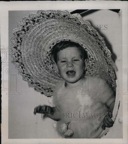 1948 Press Photo New York Mousa Christopher Seikaly arrives in NYC  - neny16646 - Historic Images