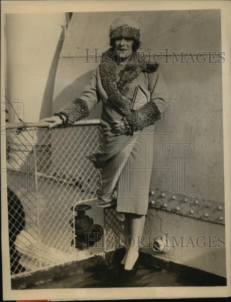 1927 Press Photo New York Many Notables Arrive on S.S. Berengaria NYC - Historic Images