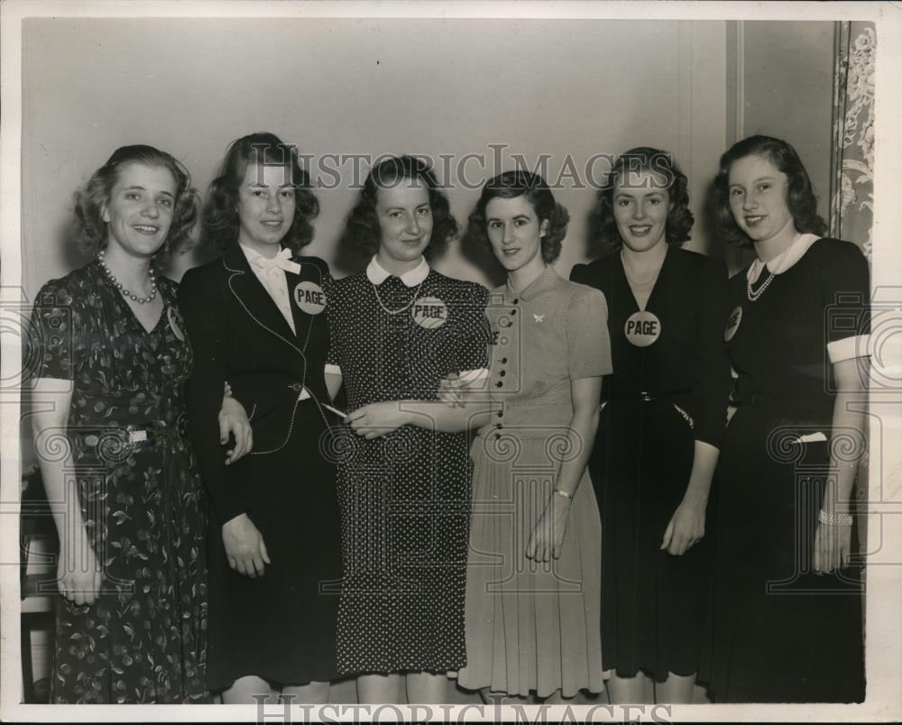 1940 Press Photo NEW YORK JUNIOR LEAGUE AS PAGES AT WOMEN VOTERS&#39; CONVENTION NYC - Historic Images