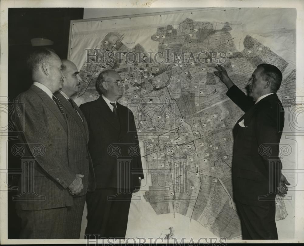 1940 Press Photo New York Arthur McDermott for Military Selective Service NYC - Historic Images