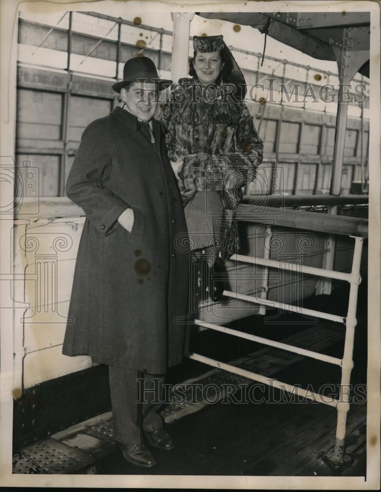 1940 Press Photo New York Mr and Mrs.Irving Swiller of Brooklyn, NYC - Historic Images