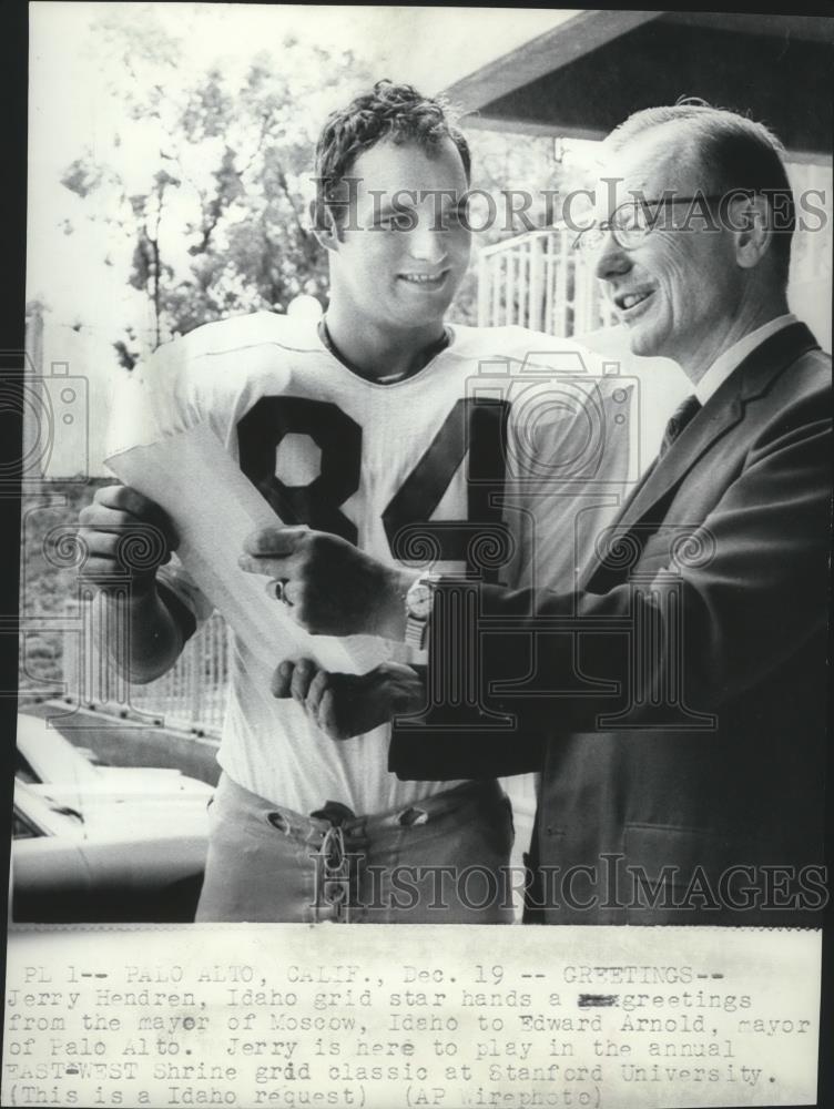 1969 Press Photo Vandals football player, Jerry Hendren &amp; Mayor Edward Arnold - Historic Images