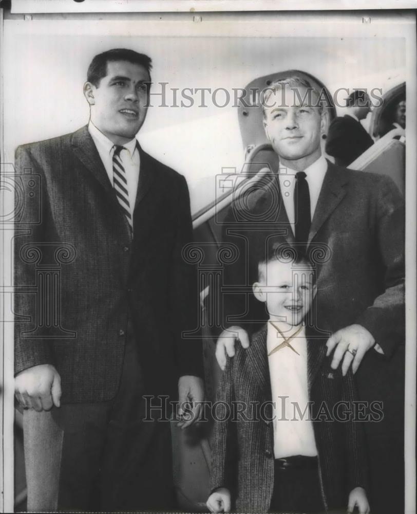 1958 Press Photo California Bears Football&#39;s Joe Knapp, Coach Pete Elliot &amp; son - Historic Images