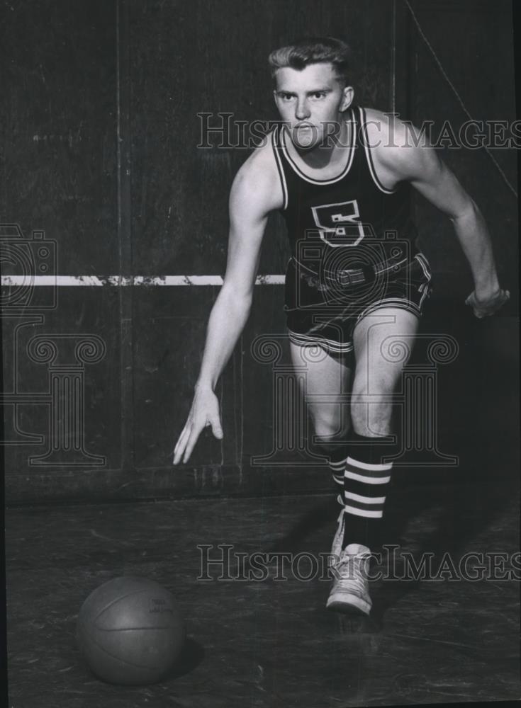 1957 Press Photo Basketball player Kenny Eilmes - sps05691 - Historic Images