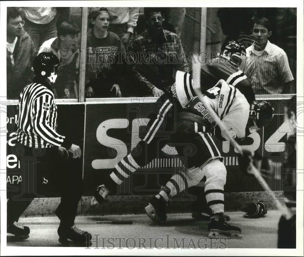 1991 Press Photo Hockey Portland Winter Hawk Mile Williamson against the Chiefs - Historic Images