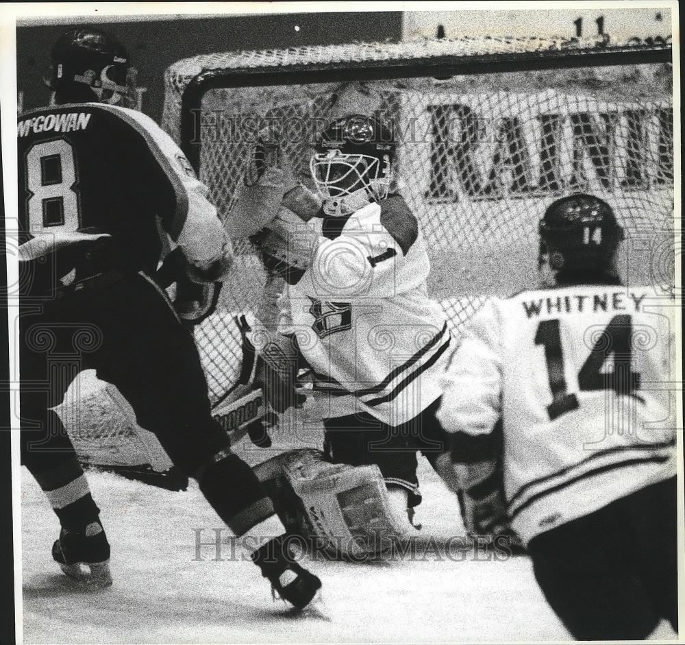 1990 Press Photo Spokane Chiefs goalie Scott Bailey in hockey action - sps06035 - Historic Images